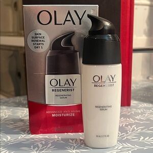 OLAY Regenerist Regenerating Serum - White and Black
